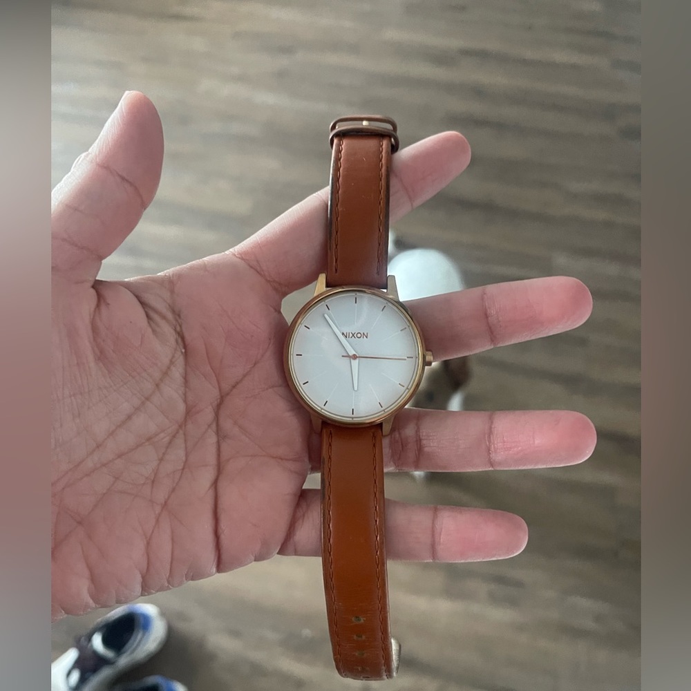 Kensington Leather Watch in Rose Gold & White
Nixon